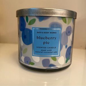 Bath & Body Works Blueberry Pie 3 wick candle
